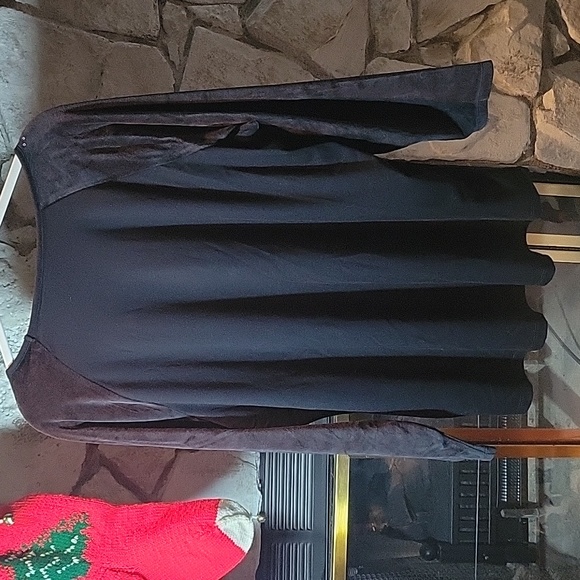 Quacker Factory pullover top with long velvet sleeves and rhinestones size 2X - Picture 5 of 5